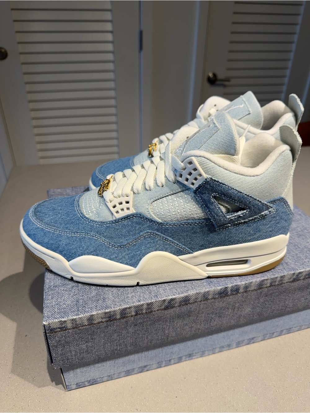 Jordan WMNS Air Jordan 4 Retro TEX in Sail and Gum Light Brown